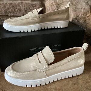 Vionic Uptown Penny Loafer Gold Shimmer Metallic Suede Women's Shoes 9